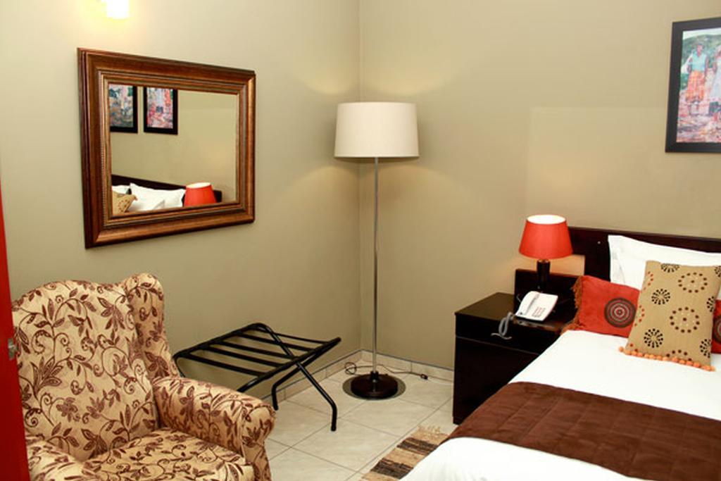 2Ten Hotel Sibasa エクステリア 写真