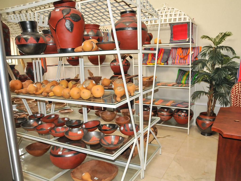 2Ten Hotel Sibasa エクステリア 写真