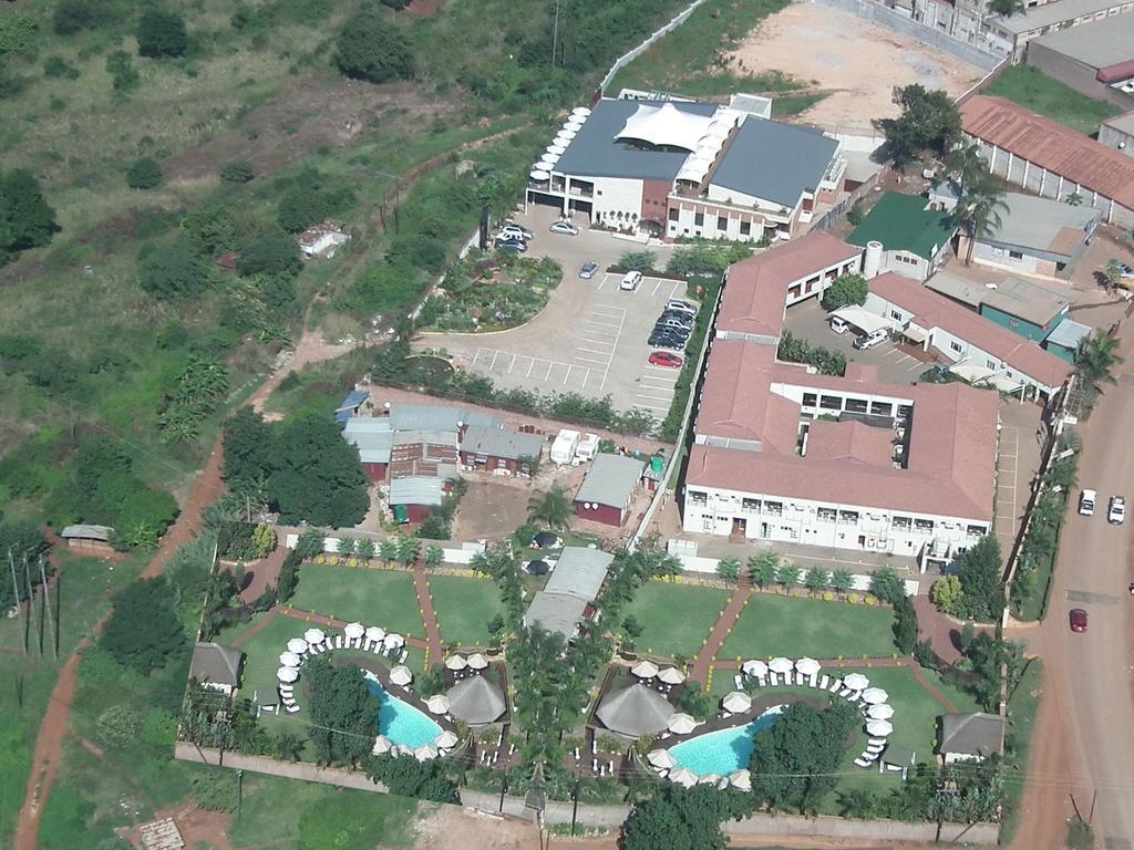 2Ten Hotel Sibasa エクステリア 写真