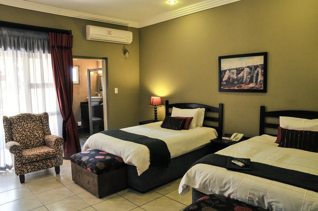 2Ten Hotel Sibasa エクステリア 写真