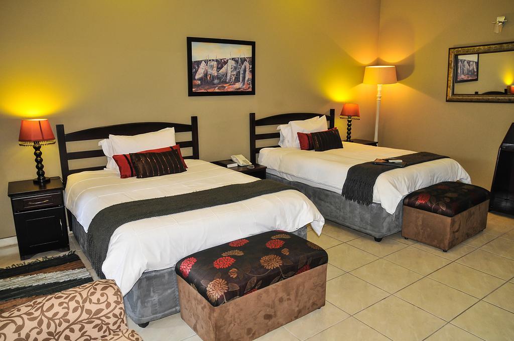 2Ten Hotel Sibasa エクステリア 写真
