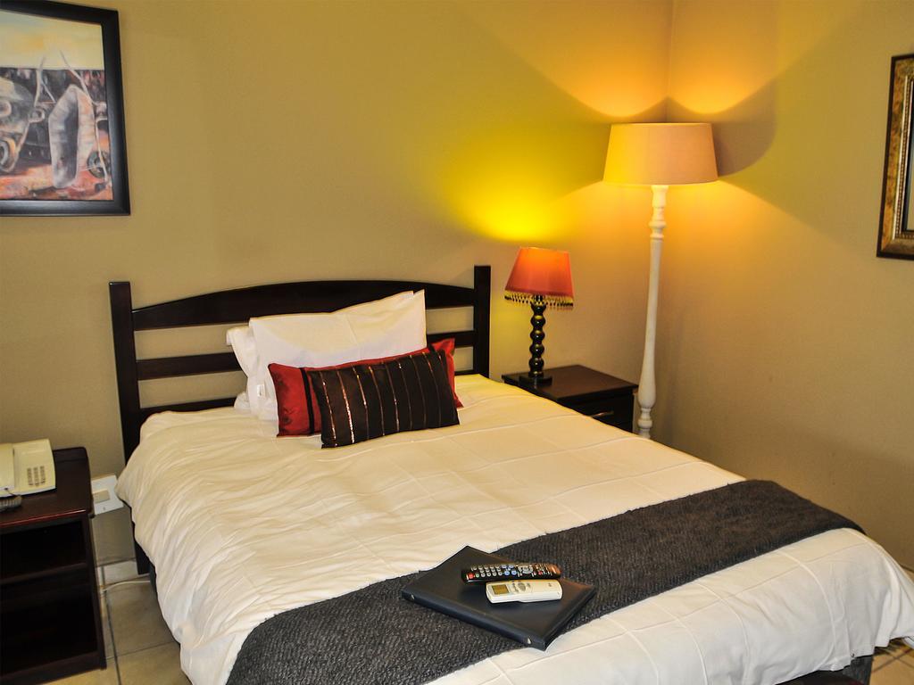 2Ten Hotel Sibasa エクステリア 写真