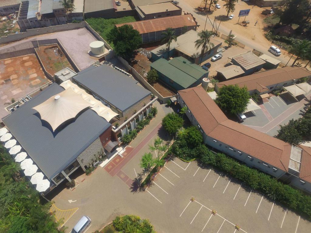 2Ten Hotel Sibasa エクステリア 写真