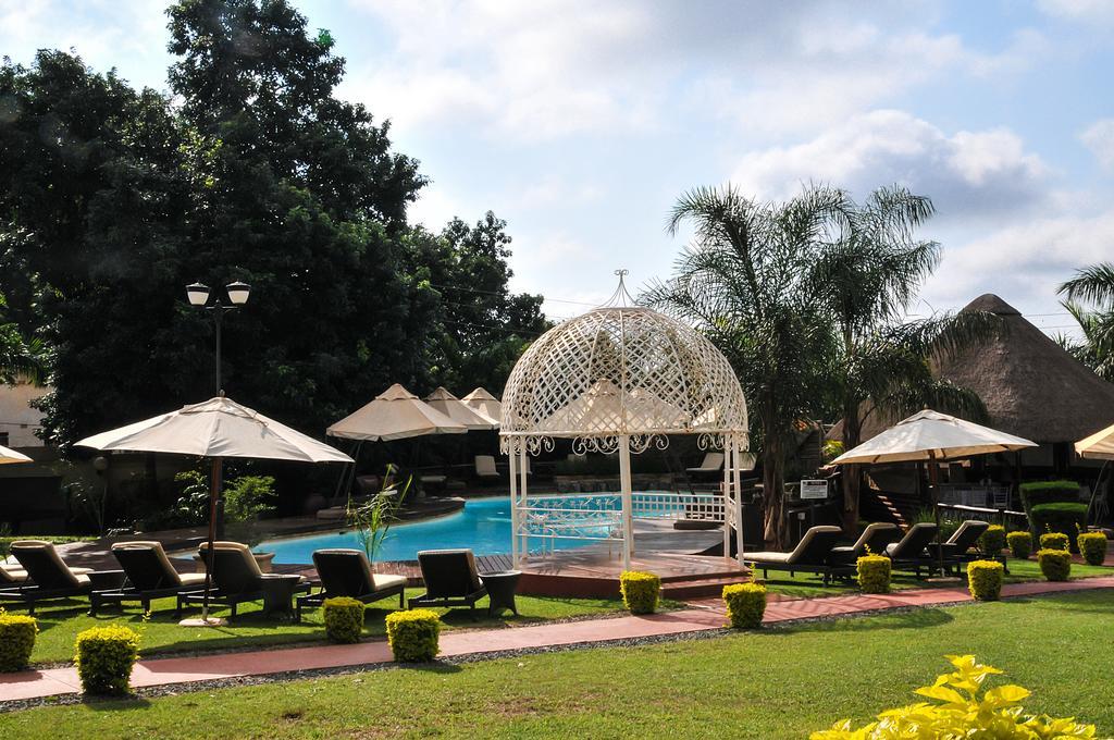 2Ten Hotel Sibasa エクステリア 写真