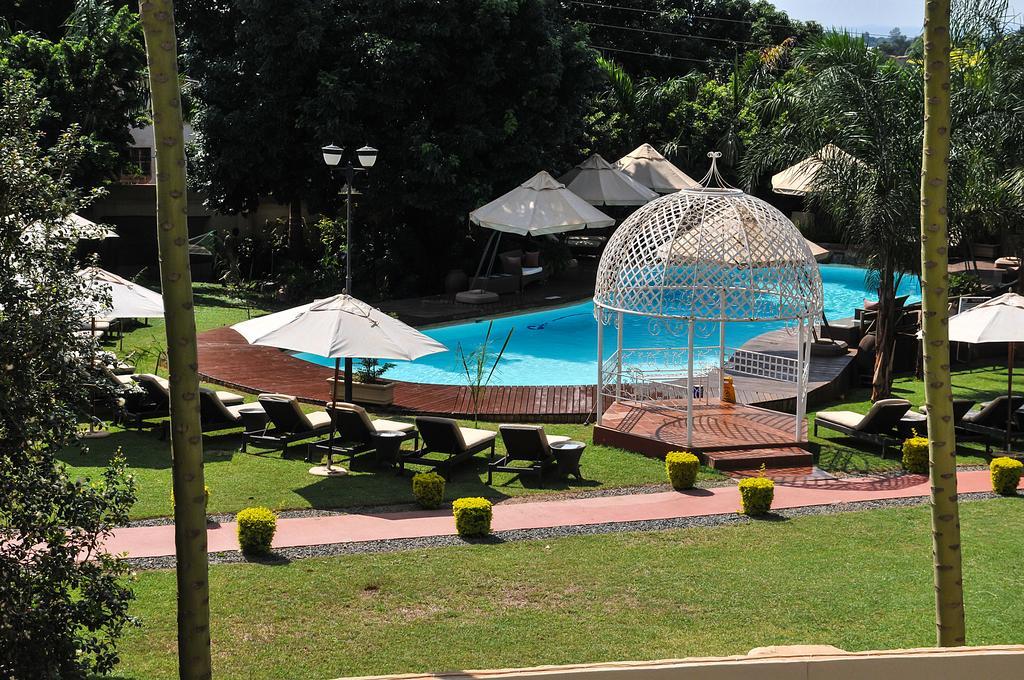 2Ten Hotel Sibasa エクステリア 写真