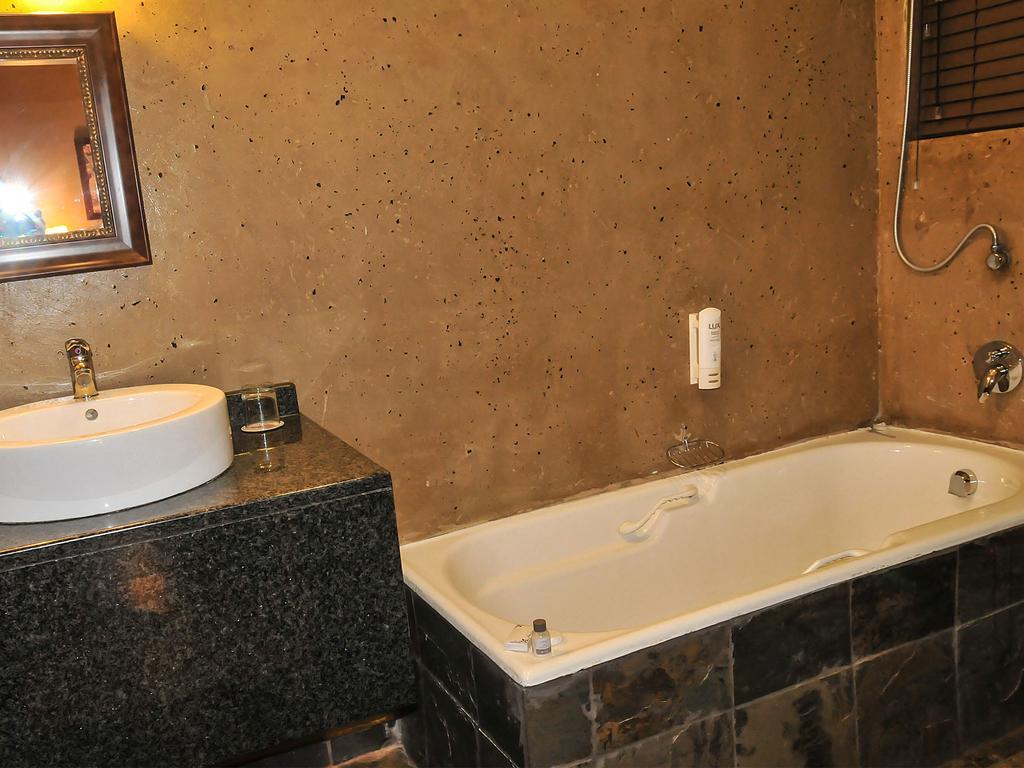 2Ten Hotel Sibasa エクステリア 写真